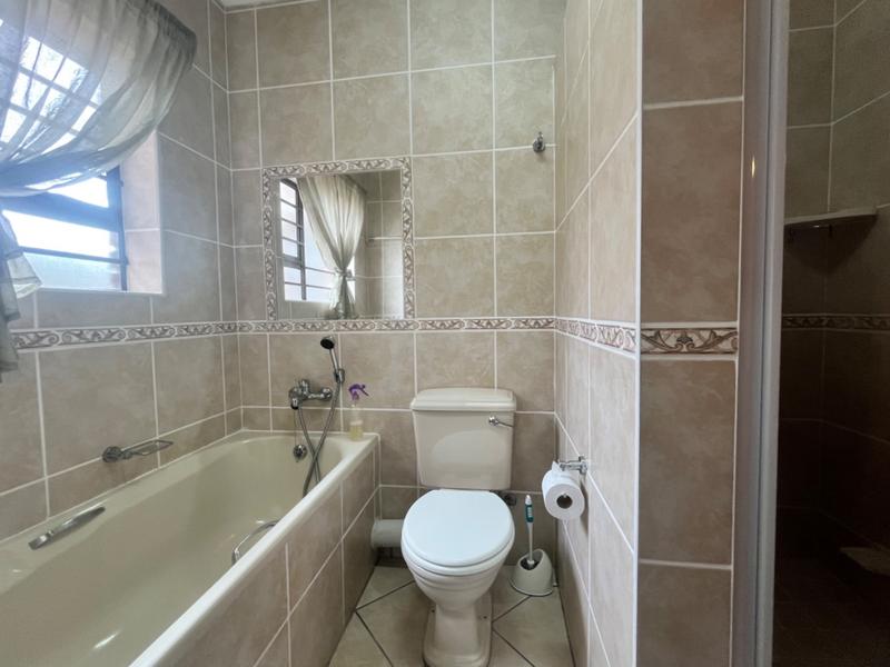 4 Bedroom Property for Sale in Fraaiuitsig Western Cape